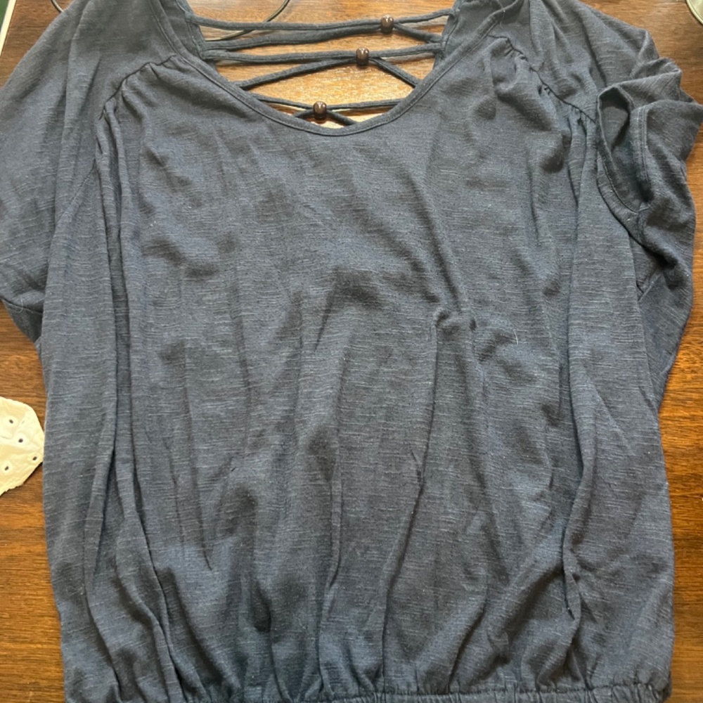 Tops - Picture 5 of 10